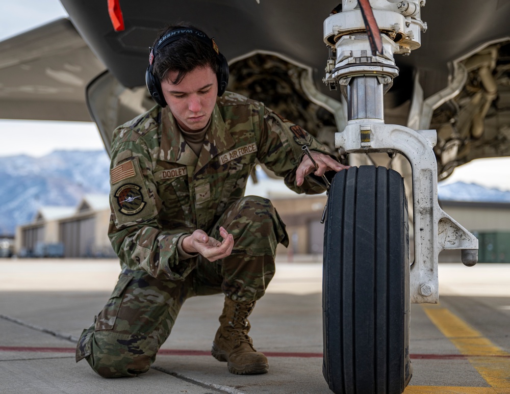 F-35 Demonstration Team practices at Hill AFB