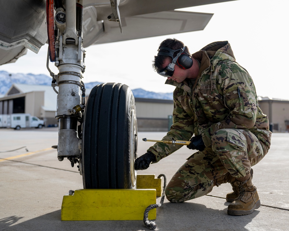 F-35 Demonstration Team practices at Hill AFB