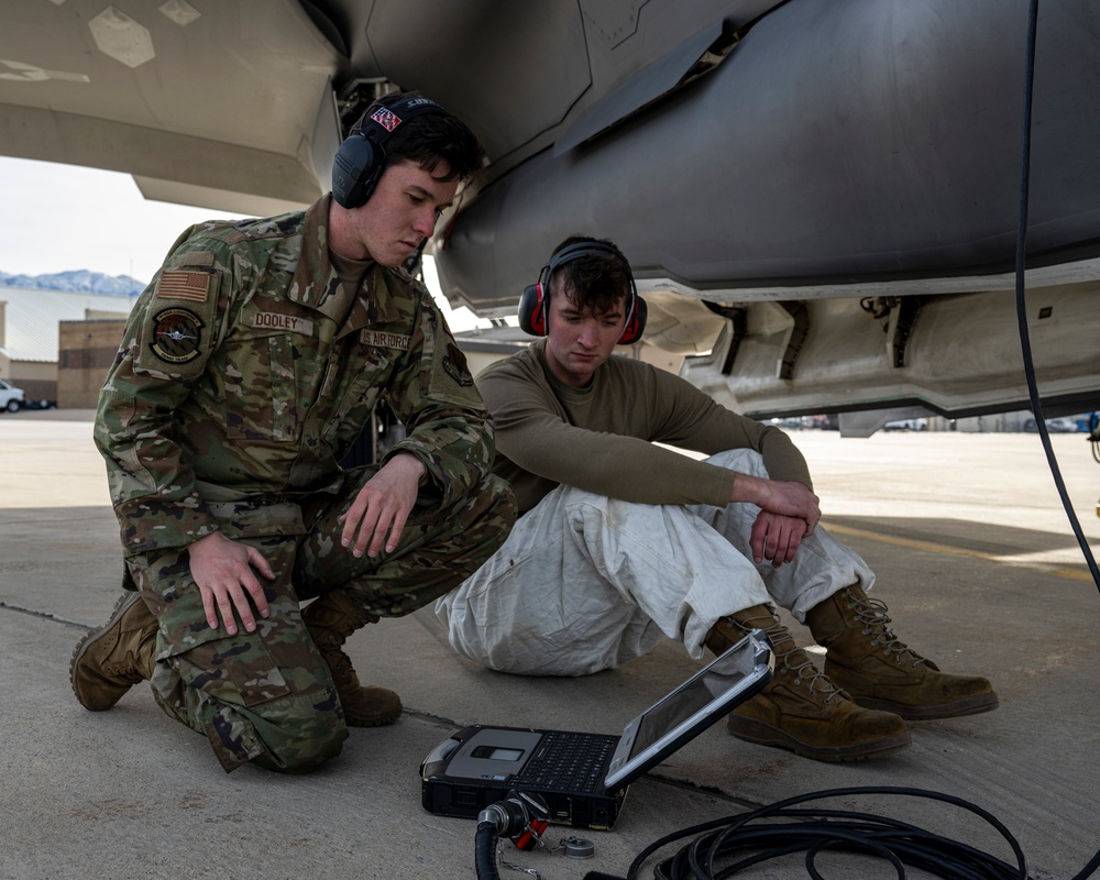 F-35 Demonstration Team practices at Hill AFB