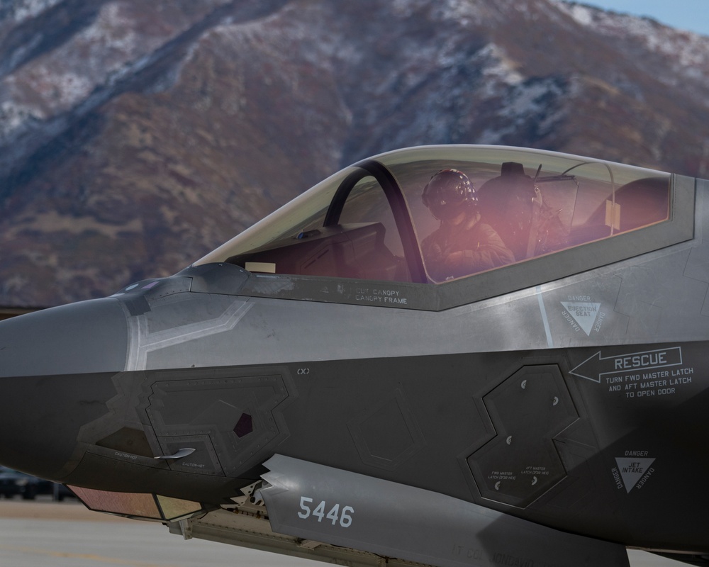 F-35 Demonstration Team practices at Hill AFB