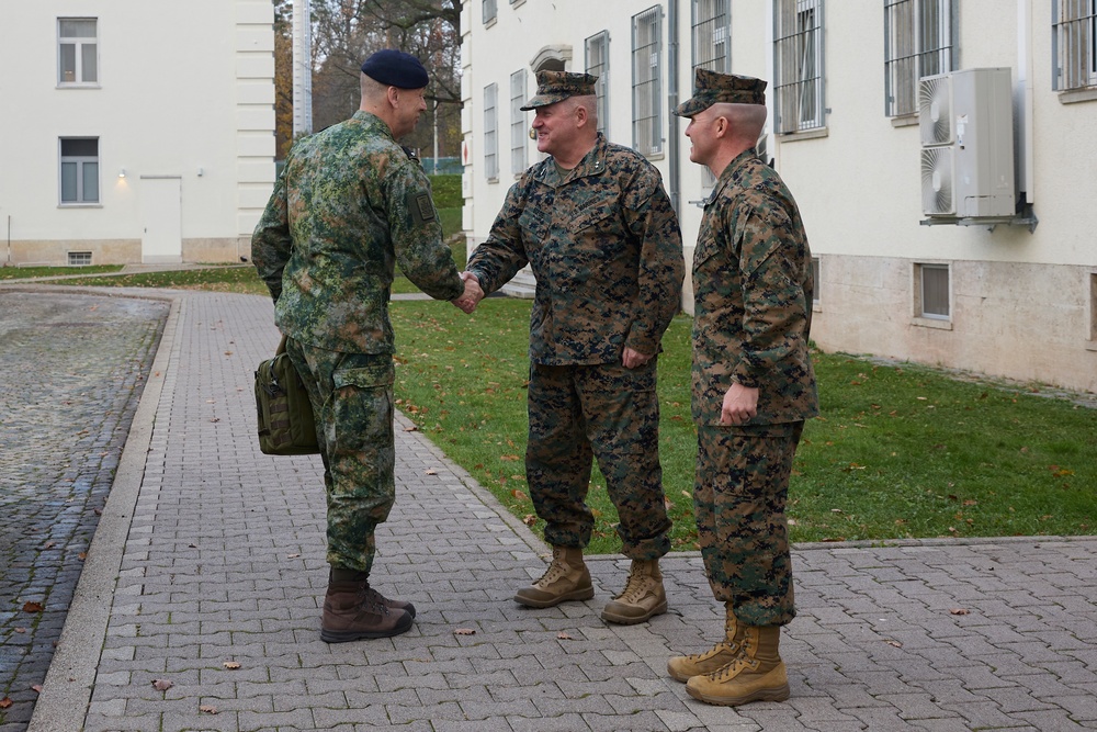 Commandant of the Netherlands Marine Corps visits MARFOREUR/AF