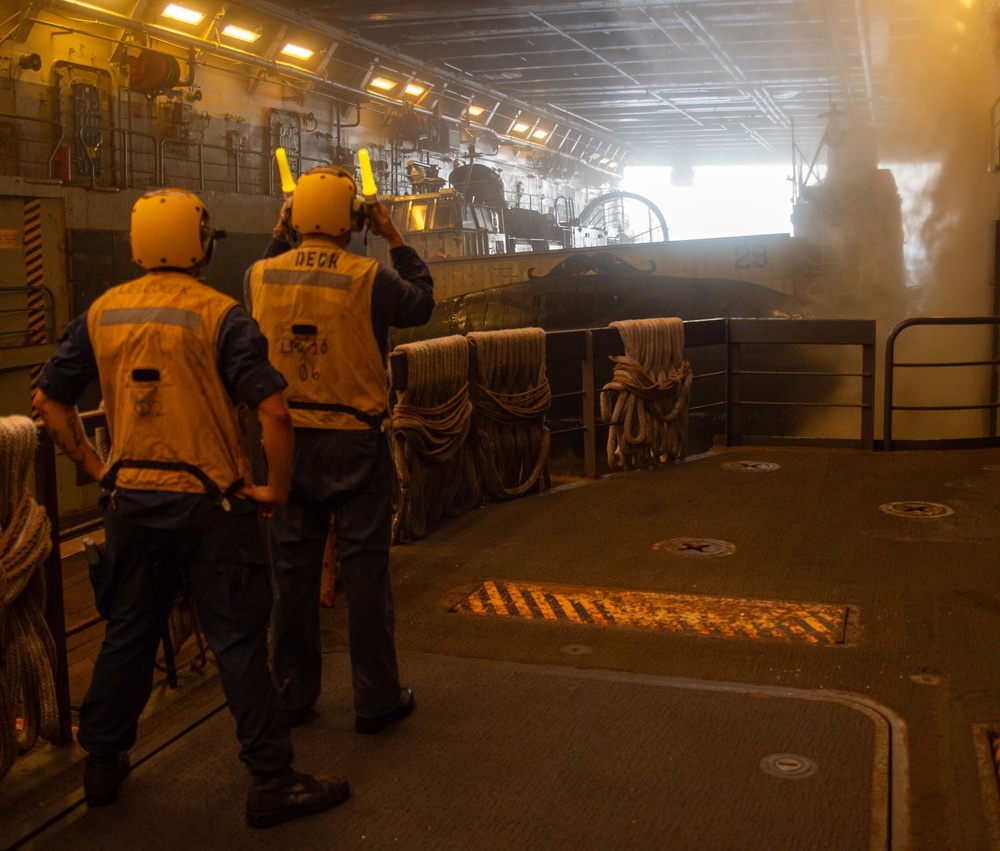 USS Green Bay Conducts LCAC Operations