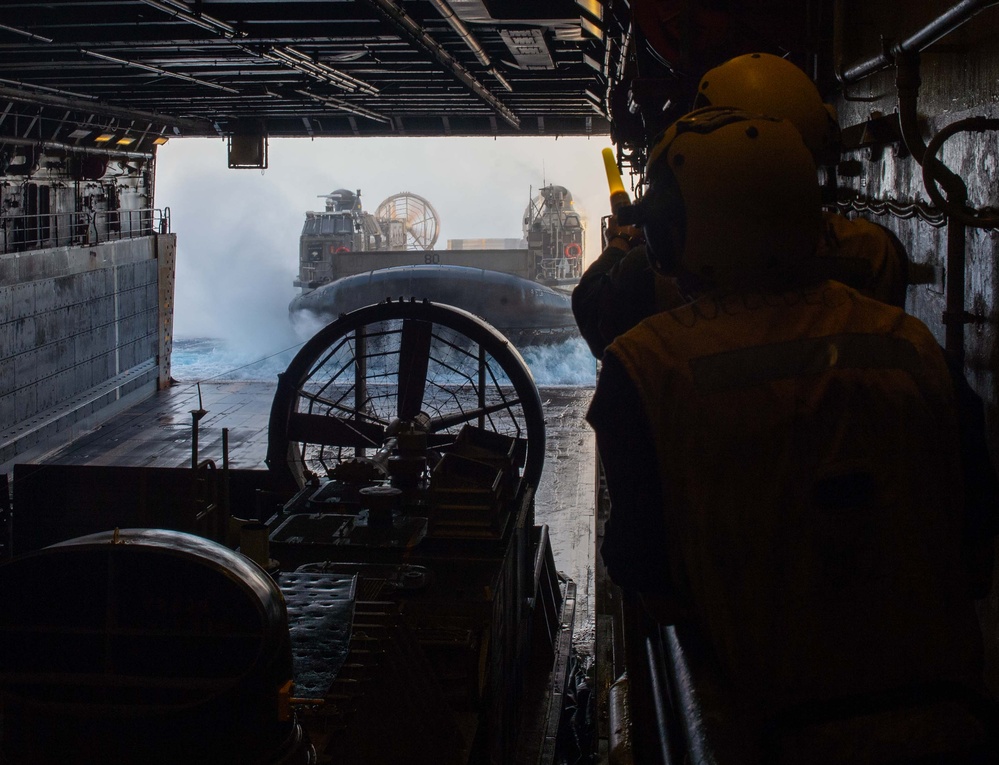 USS Green Bay Conducts LCAC Operations