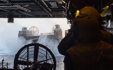 USS Green Bay Conducts LCAC Operations