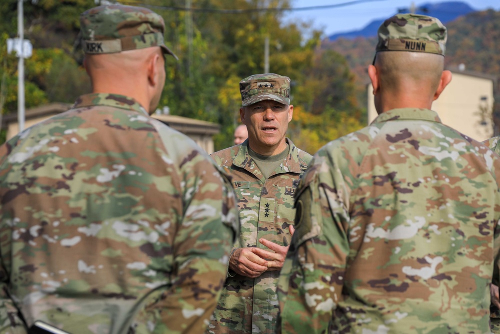 8th Army Commanding General visits Camp Casey/Hovey