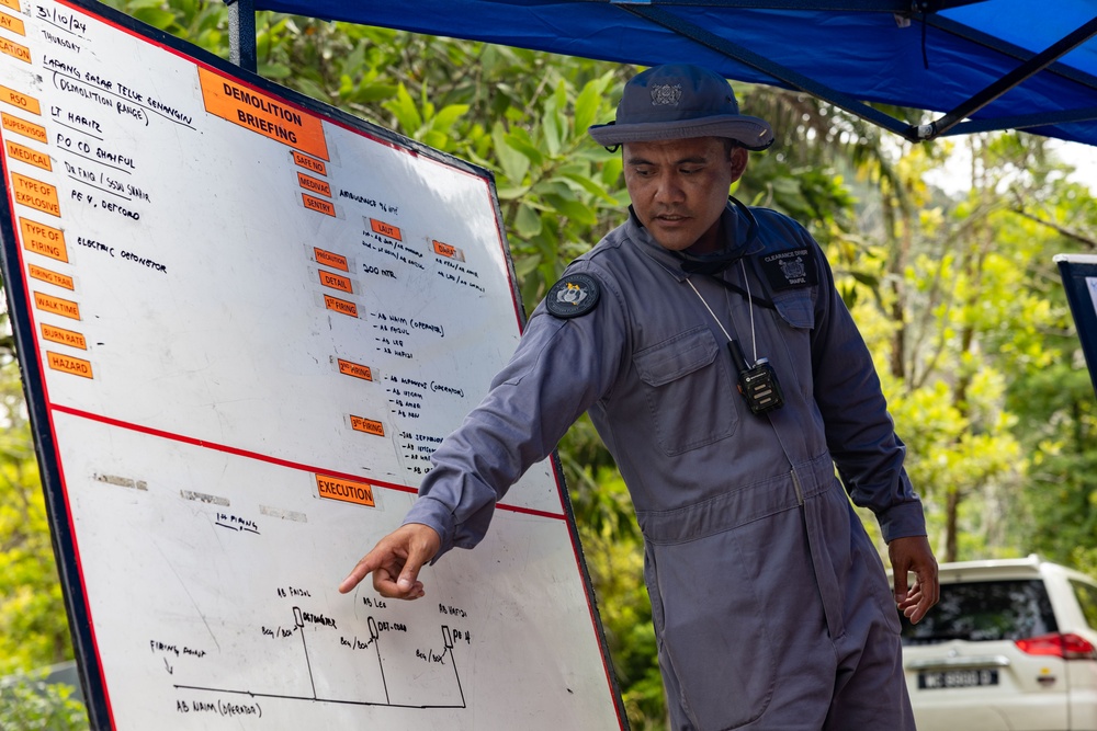 CARAT Malaysia Explosive Ordnance Disposal Practical Demo