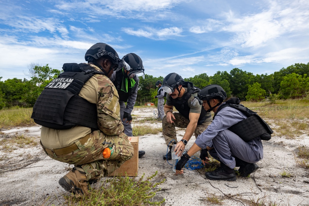 CARAT Malaysia Explosive Ordnance Disposal Practical Demo