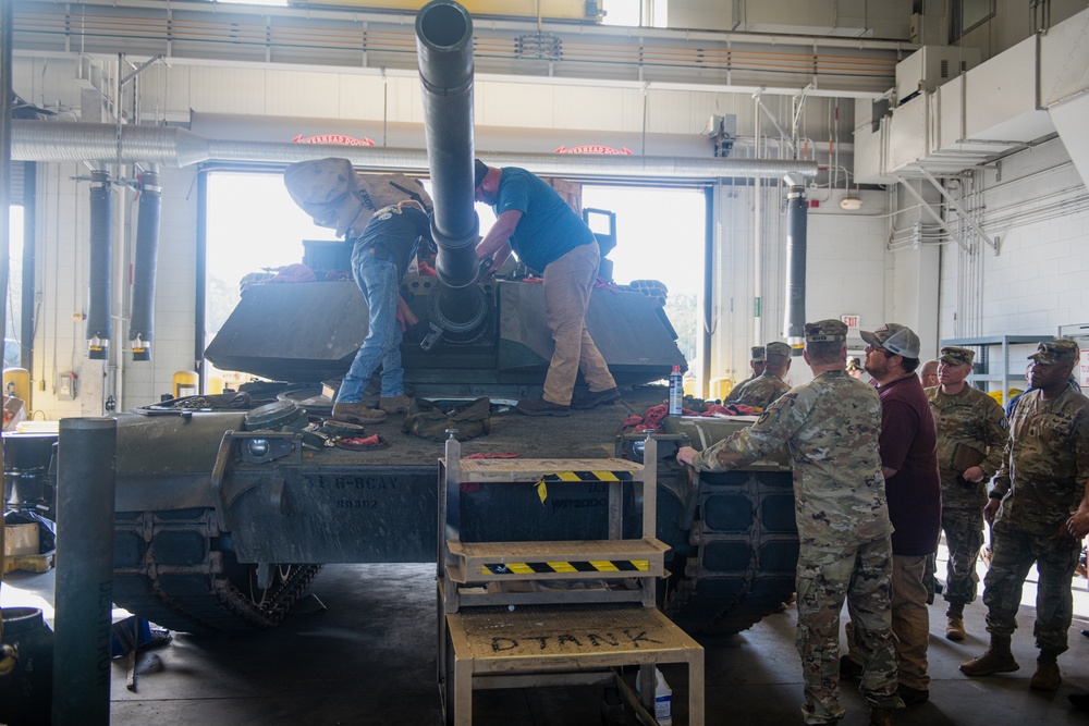 Commanding General of AMC LTG Mohan visits Fort Stewart