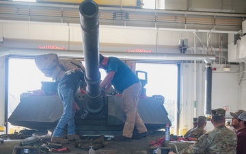 Commanding General of AMC LTG Mohan visits Fort Stewart