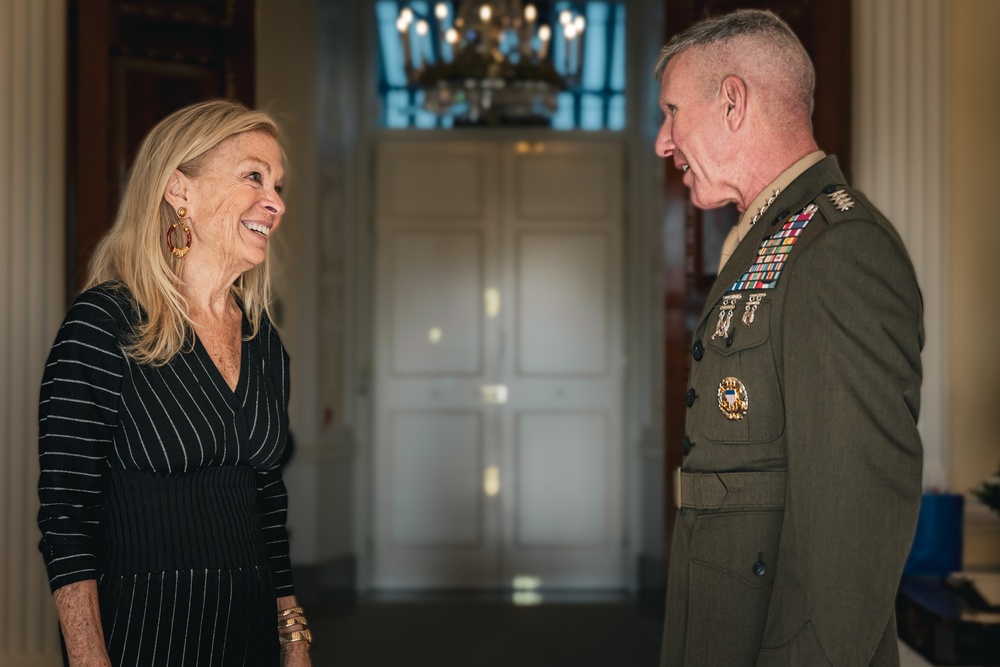 Commandant, Gen. Smith, Meets with Ambassador Hartley