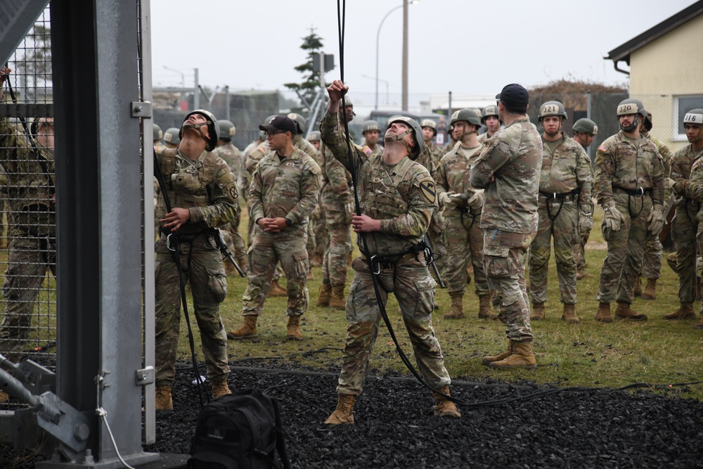 Soldiers complete Air Assault course at GTA