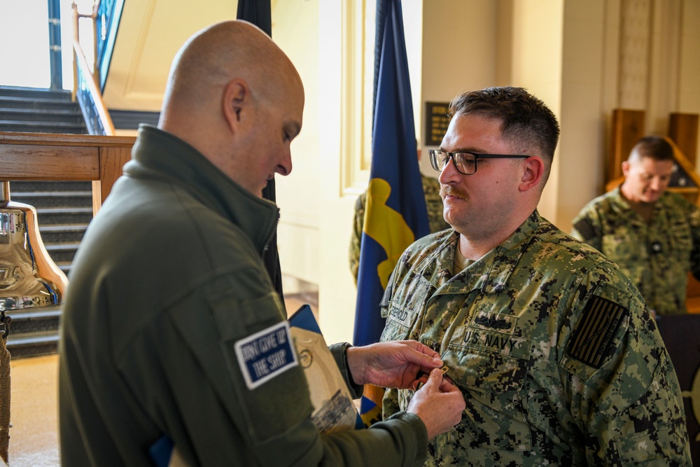 NSGL Sailor Receives End of Tour Award