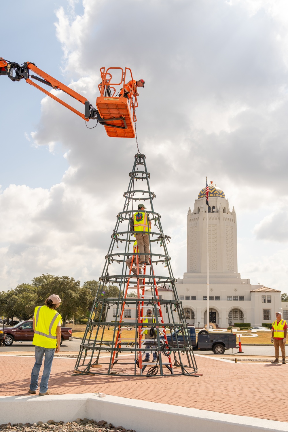 502d CES Maintenance Mechanics Assemble 2024 Holiday Tree