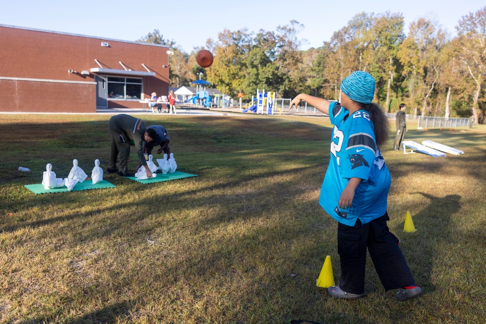 Headquarters and Service Battalion Volunteers at Parkwood Elementary School