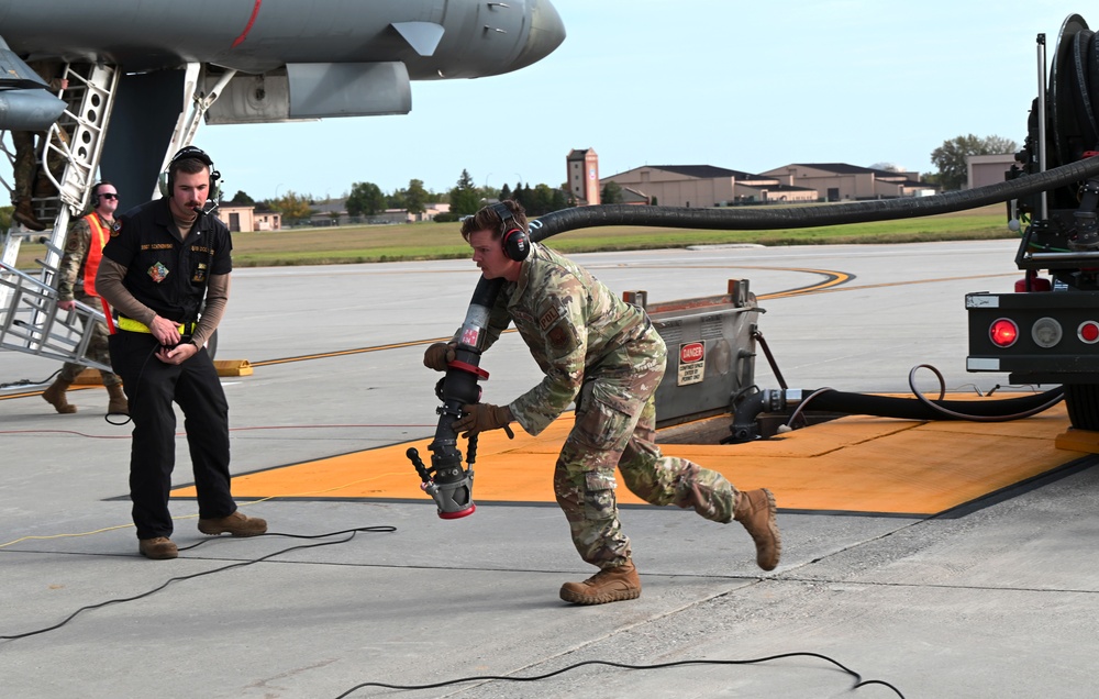 B-1B Lancer performs hot pit refuel at Grand Forks AFB