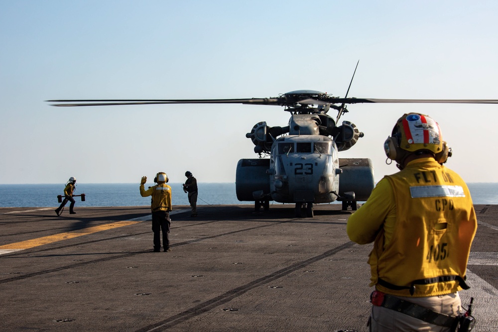 Abraham Lincoln conducts helicopter operations