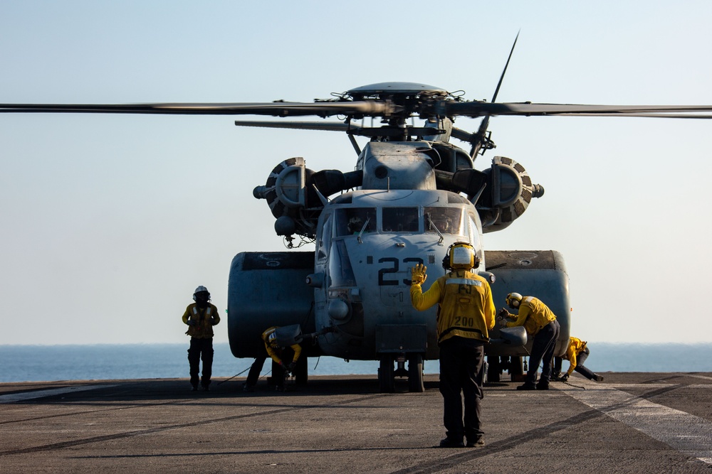 Abraham Lincoln conducts helicopter operations