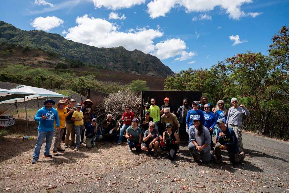 Community workday at Nioiʻula Heiau on Lualualei Naval Annex