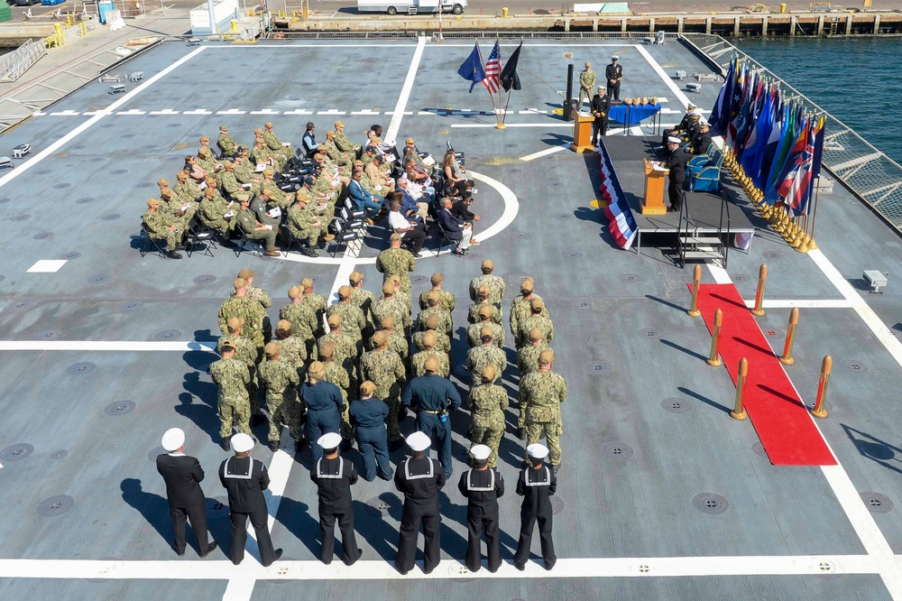 USS Santa Barabra (LCS 32) Conducts Change of Command Ceremony