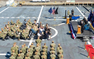 USS Santa Barabra (LCS 32) Conducts Change of Command Ceremony