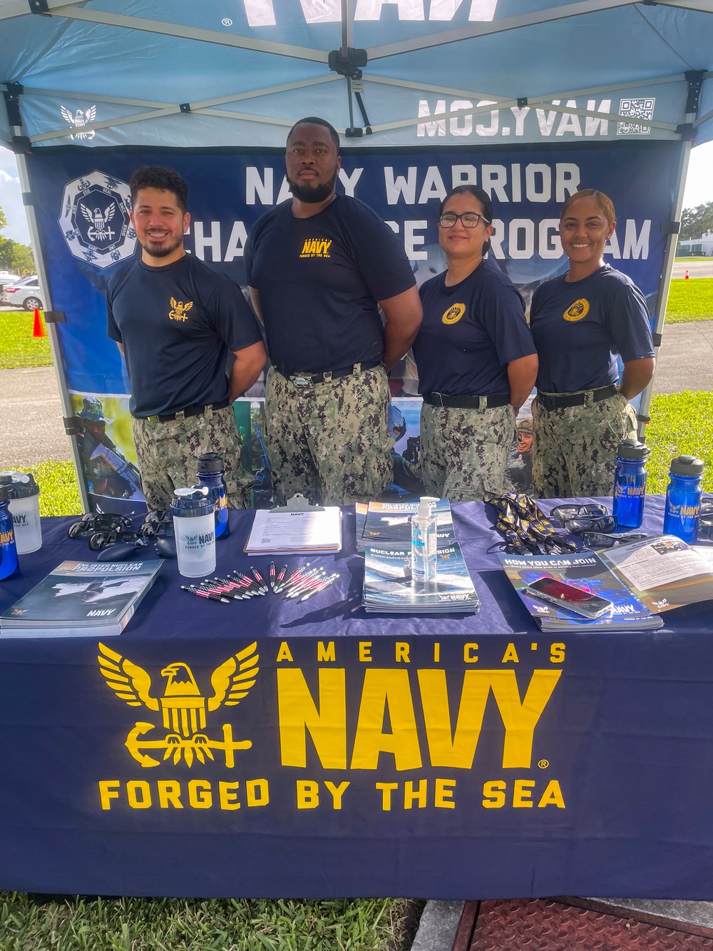 NTAG Miami Sailors Support Veterans Stand Down