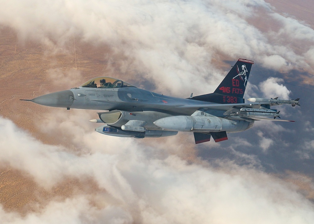 Edwards AFB 416th FLTS F-16C 91-383 with Skulls Tail Flash