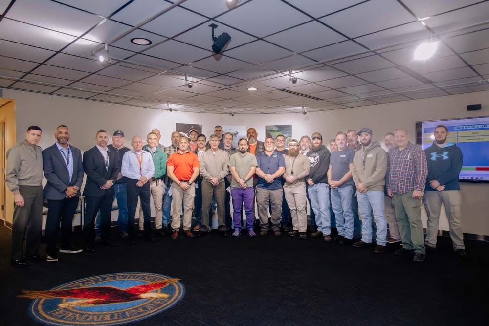 Commandant, Gen. Smith, Visits Pratt and Whitney