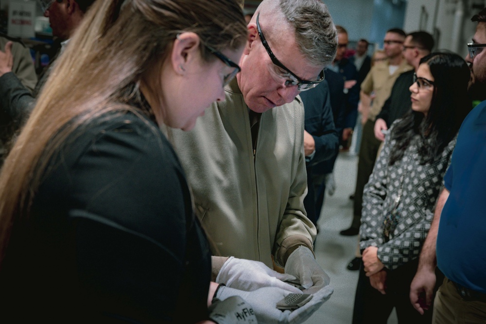 Commandant, Gen. Smith, Visits Pratt and Whitney