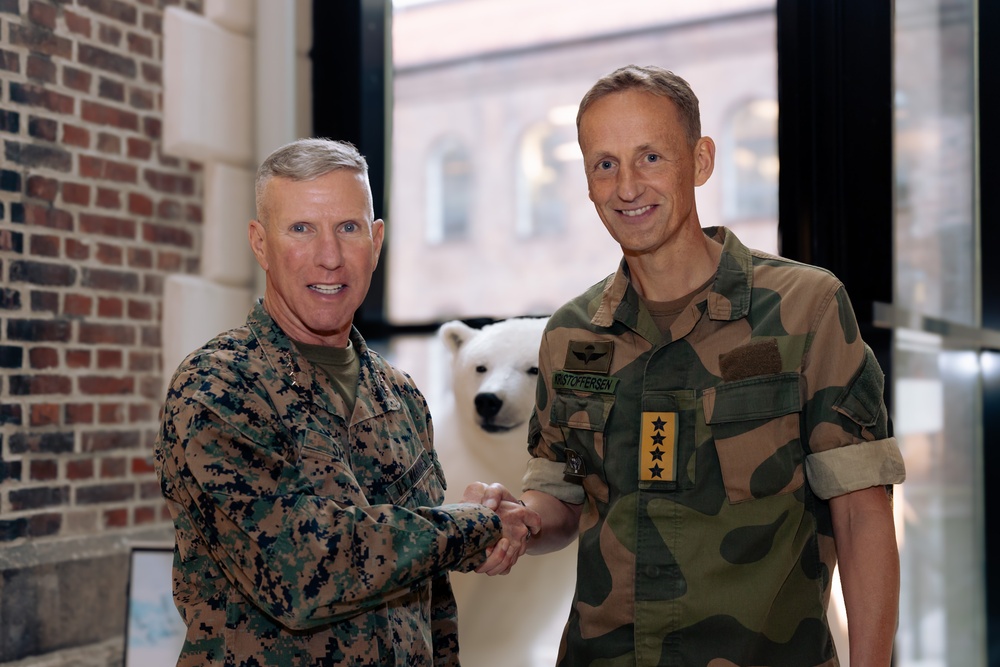 Commandant, Gen. Smith, Visits Oslo