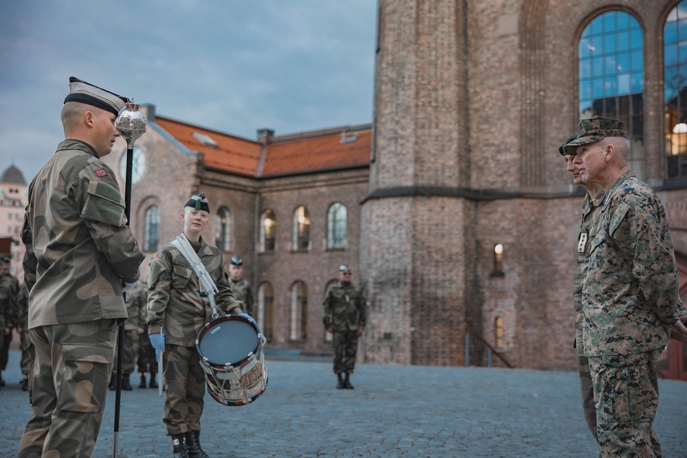 Commandant, Gen. Smith, Visits Oslo