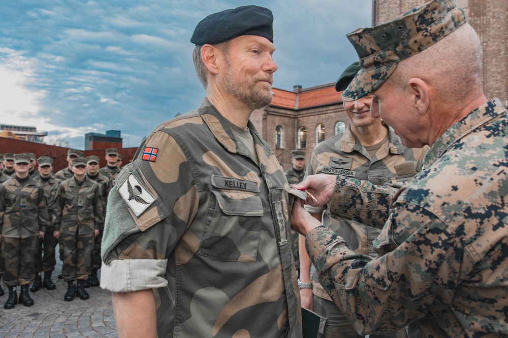 Commandant, Gen. Smith, Visits Oslo