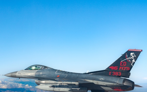 Edwards AFB 416th FLTS F-16C 91-383 with Skulls Tail Flash