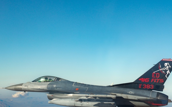 Edwards AFB 416th FLTS F-16C 91-383 with Skulls Tail Flash