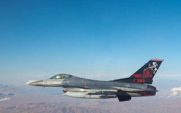 Edwards AFB 416th FLTS F-16C 91-383 with Skulls Tail Flash