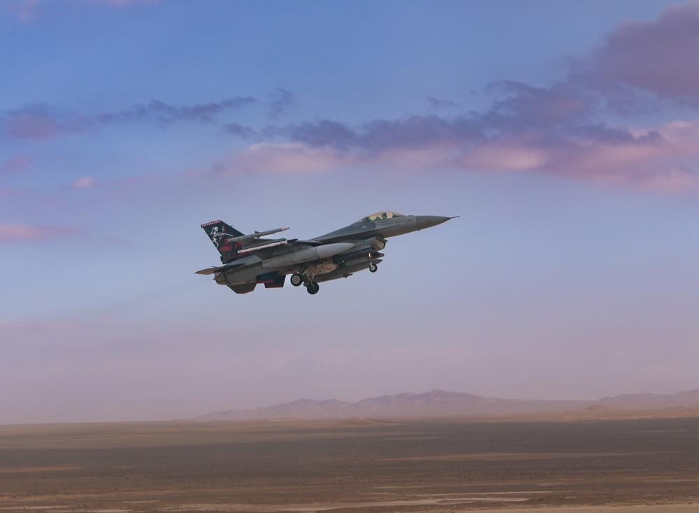 Edwards AFB 416th FLTS F-16C 91-383 with Skulls Tail Flash