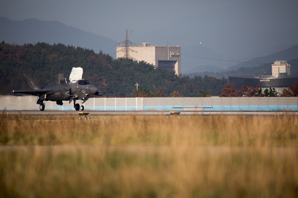 U.S. Marines perform aerial operations during exercise Freedom Flag 24-1