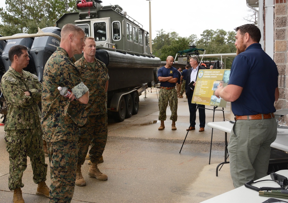 4th Marine Division Commanding General Visits NAVSCIATTS