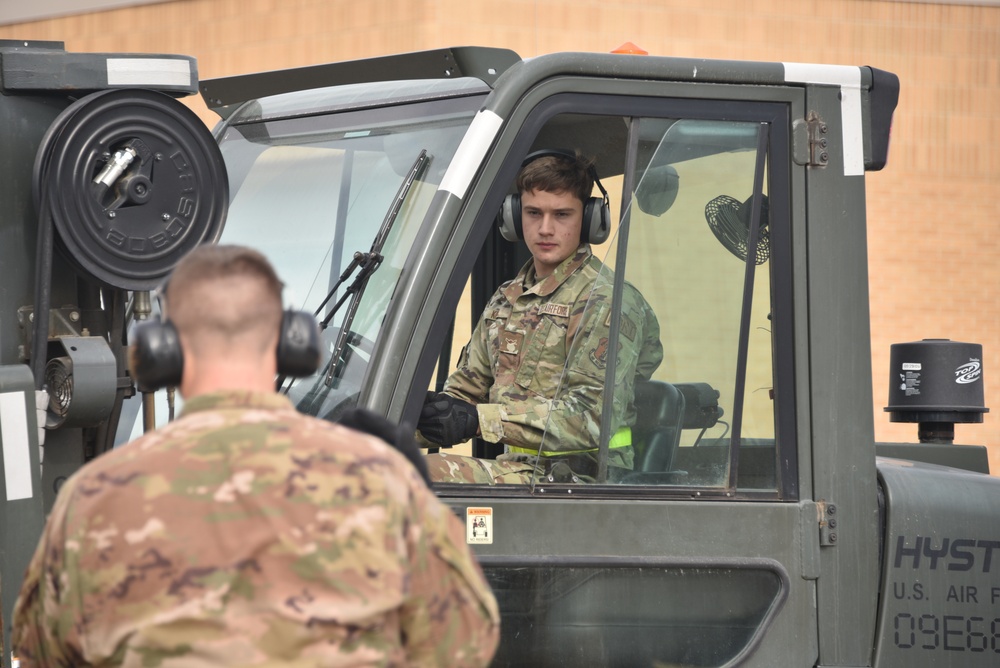 185th ARW transportation airmen position cargo