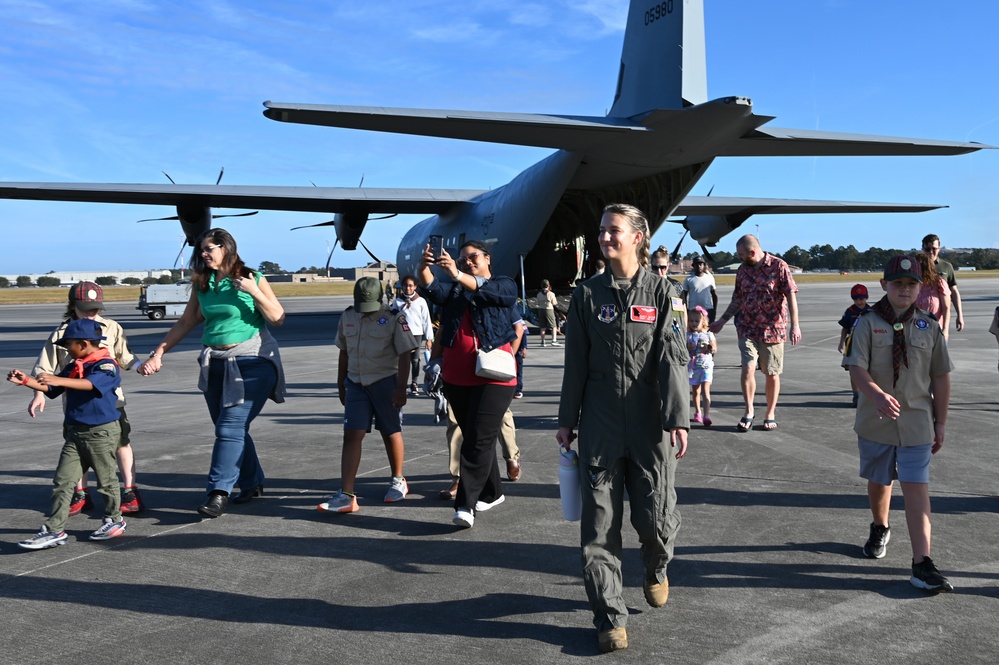 165th Airlift Wing conducts base tour