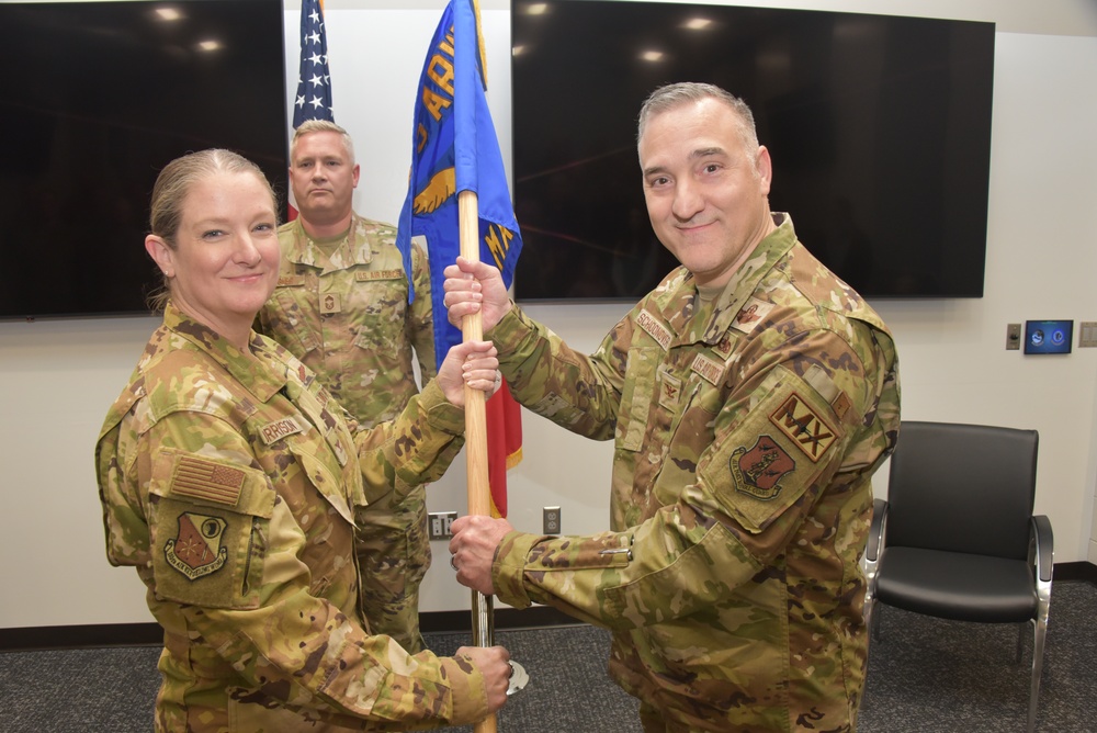 Col. Chad Schoonover accepts 185th ARW guidon