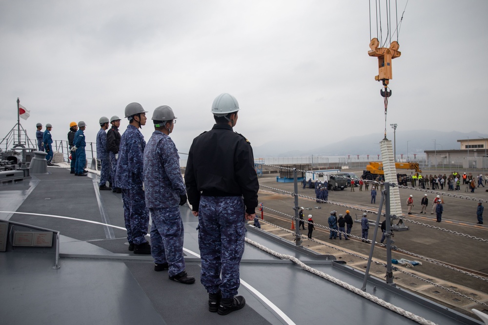 JMSDF Inazuma docks at MCAS Iwakuni harbor and picks up simulated ammunition during KS25