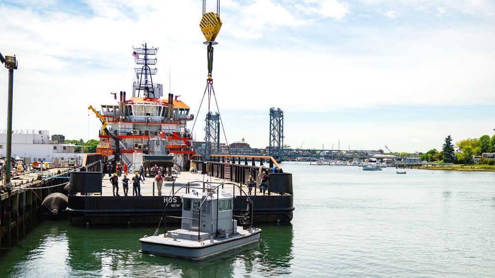 HOS Rosebud Delivers Boats to PNSY
