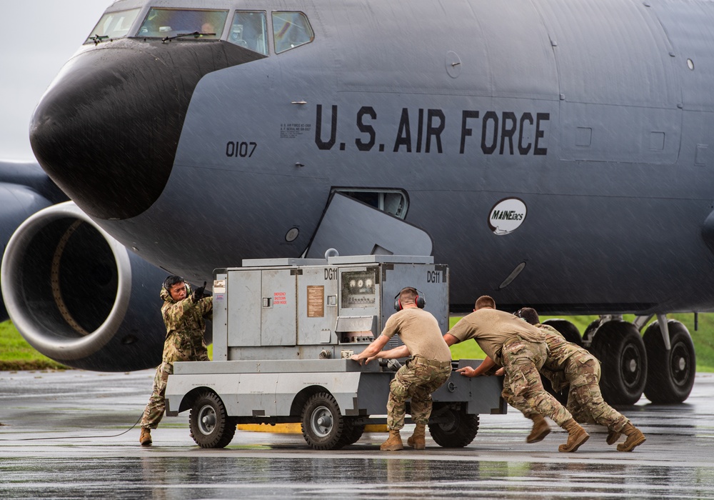 Refueling Kadena