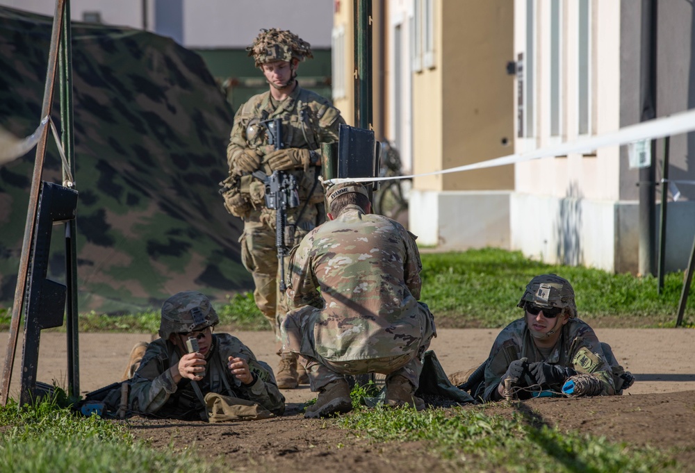 Soldiers conduct claymore training during E3B train-up