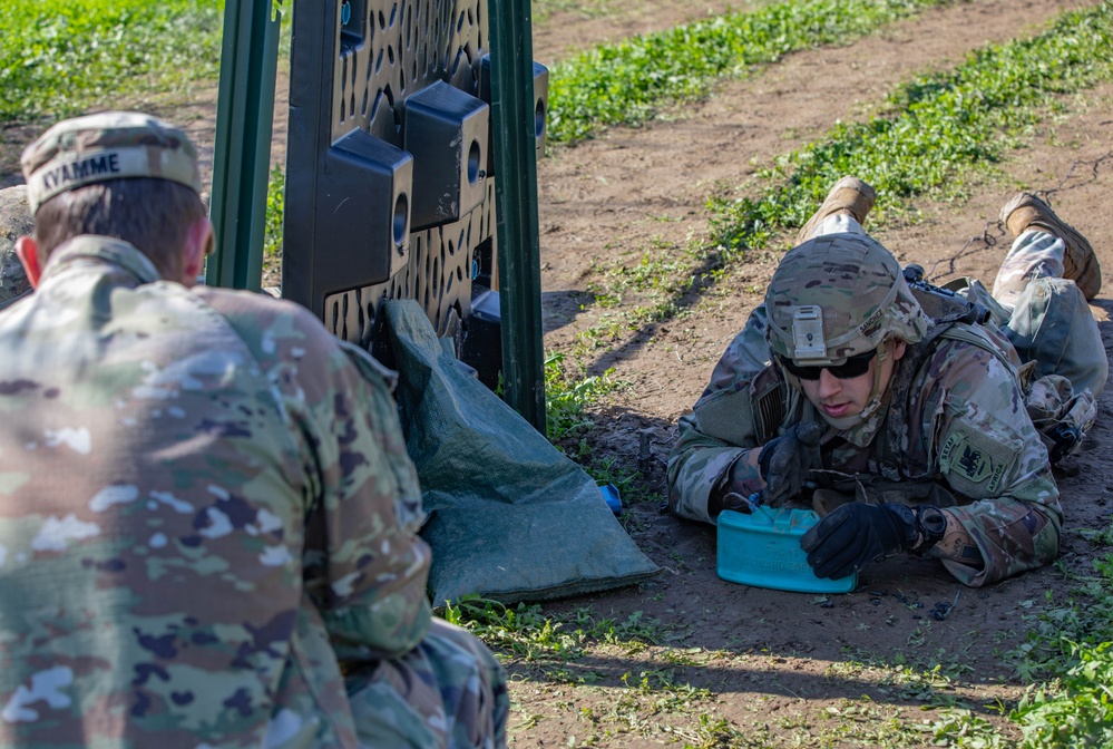 Soldiers conduct claymore training during E3B train-up