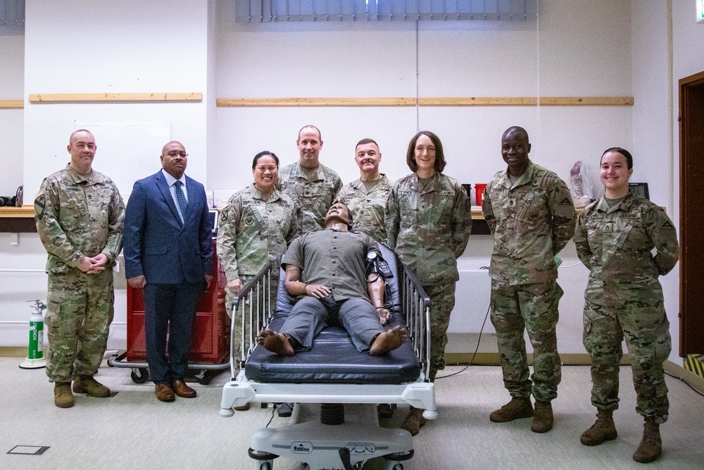 Brig. Gen. Teyhen visits Rose Barracks