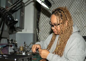 PNSY C950 Electricians At Work