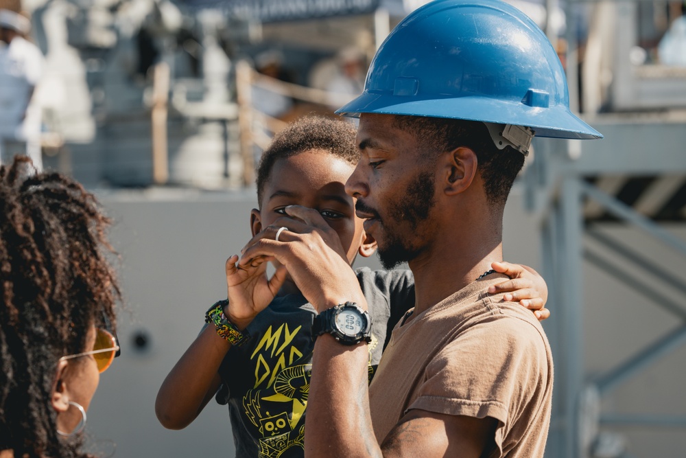 USS The Sullivans (DDG 68) departs NAVSTA Mayport for scheduled deployment