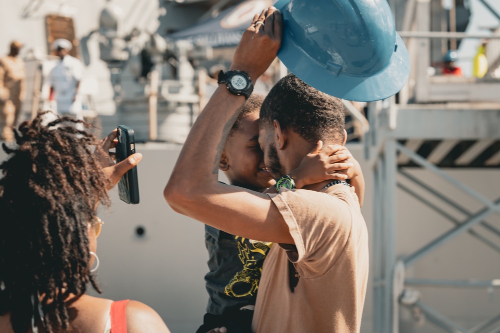USS The Sullivans (DDG 68) departs NAVSTA Mayport for scheduled deployment