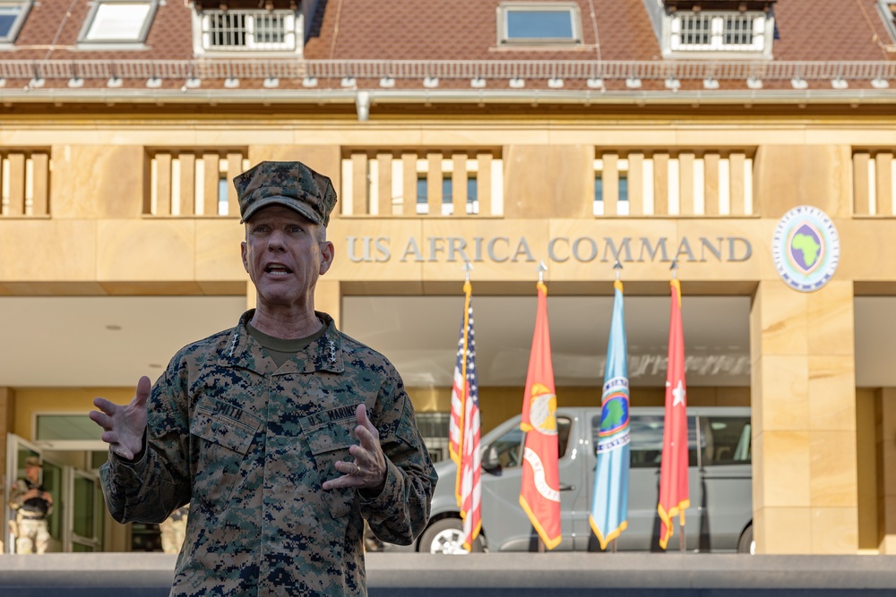 Commandant, Gen. Smith, Visits Stuttgart